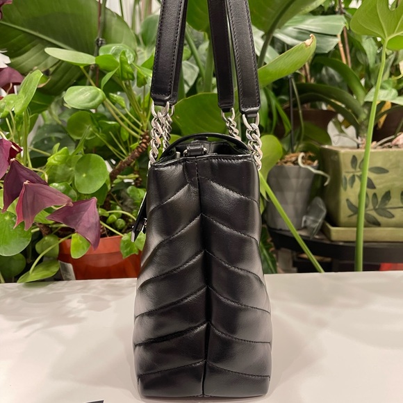 YSL
Black Quilted Y Leather Small LouLou Shopping Crossbody Tote Bag - Picture 5 of 16